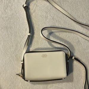vince camuto white crossbody bag / clutch